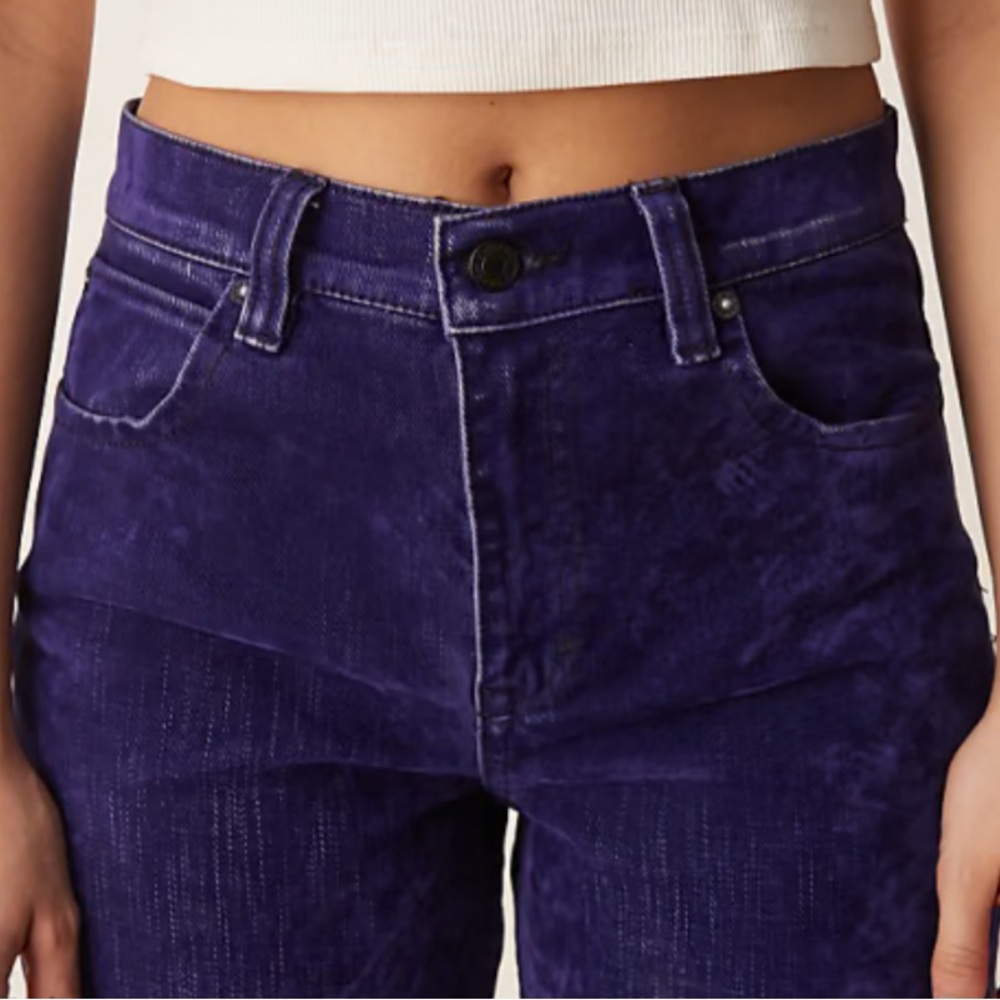 Tinsley Baggy High-Rise 
Flocked Jeans
We The Free
NWT
- Twilight Blue or Brown - Picture 9 of 15